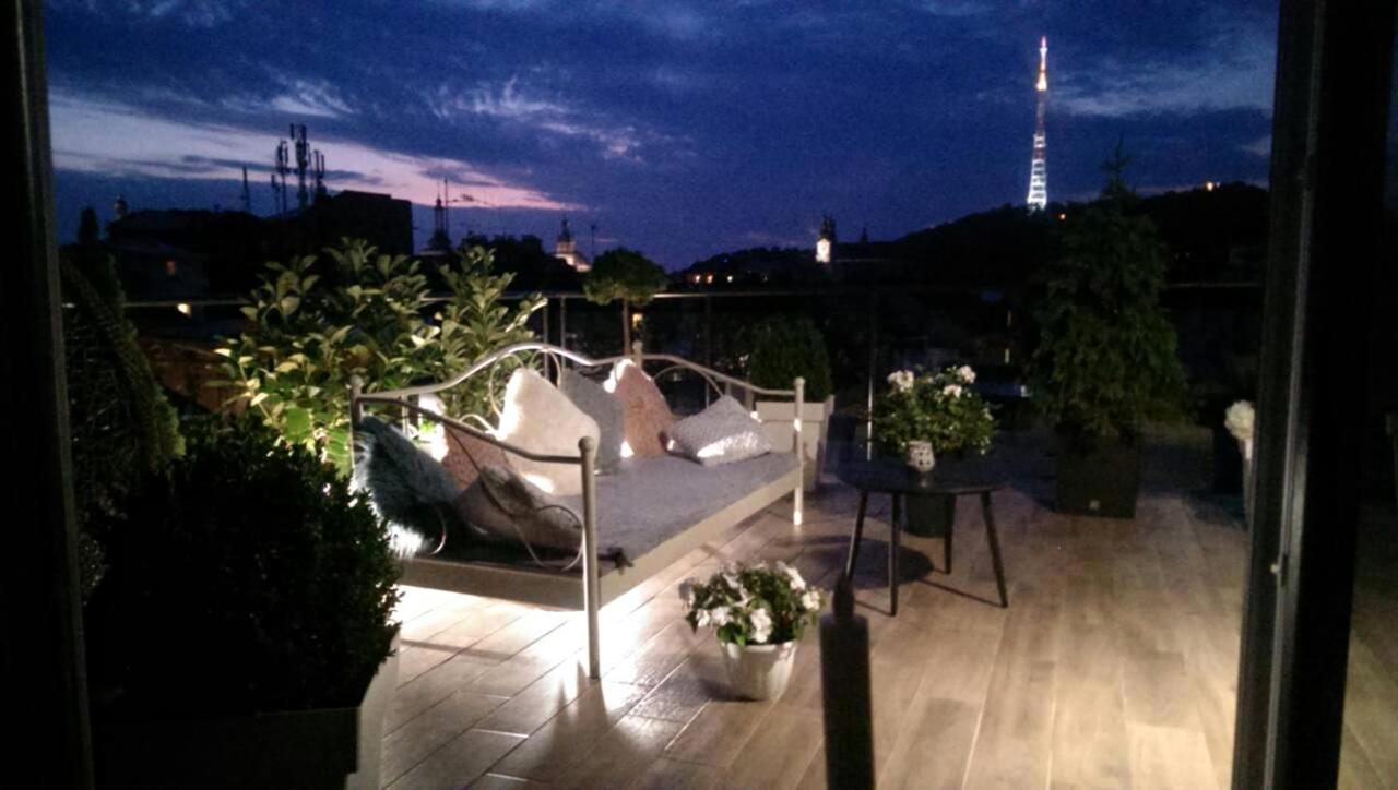 Apart-Terrace On Baker Street Leopoli Esterno foto